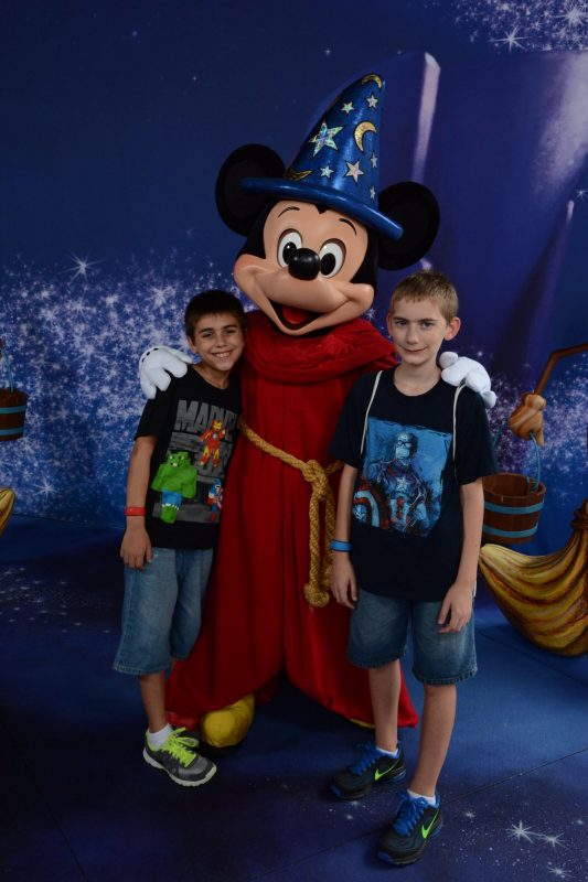 Mickey Mouse Meet and Greet in Disney's Hollywood Studios - Commissary Lane, Red Carpet Dreams