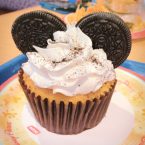 Mickey Mouse cupcake